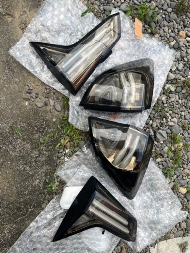 ヴェゼル RU型 ダズフェローズ テールランプ