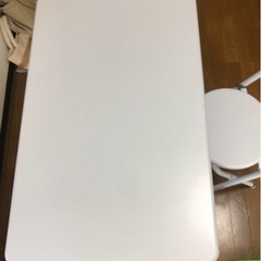 テーブル椅子セットの画像
