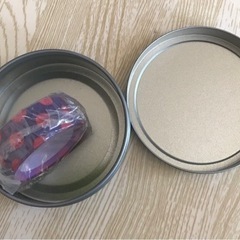 DOBBELTKLAEBENDE TAPE 缶入りの画像