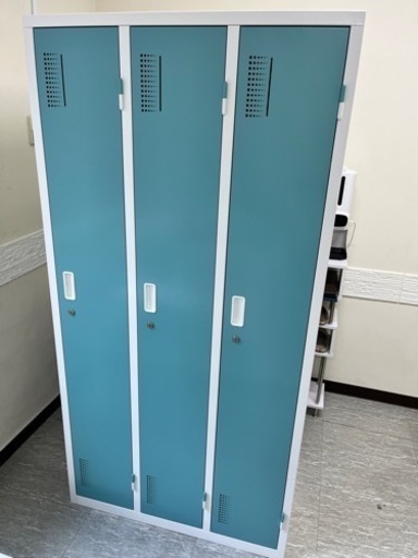 【9/7まで】ロッカー 3人用 (ライトブルー 水色) シンプル 鍵付き カラー スチールロッカー [オフィス/事務所/更衣室/学校/部室/業務用] オフィスロッカー 幅900×奥行515×高さ1790mm