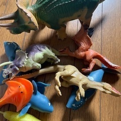 恐竜　フィギュアなどの画像