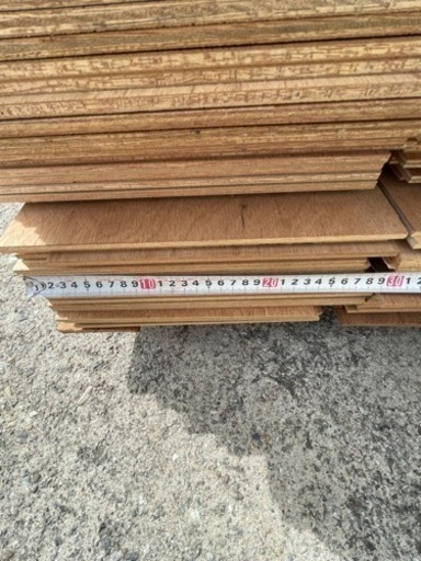 ご自宅・納屋など大規模DIYに！ カット合板１２０枚