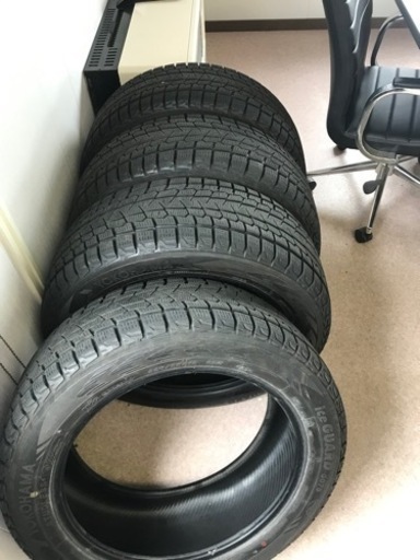 18インチ溝ありスタッドレスタイヤ　アルファード、RAV4.CX5等