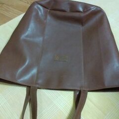 ◆【大型・トートバック】※肩掛け可能。♪　　　●素材: 外側/ビニール, 内側/生地付き。　　《韓国製》の画像