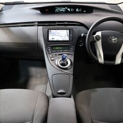 【トヨタが誇る燃費が良い車！！】　安定性抜群でデザイン人気も高いので買うなら今！！の画像