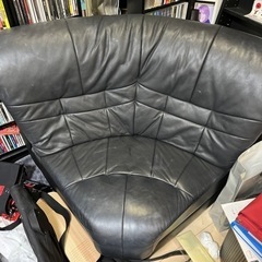 黒いソファの画像