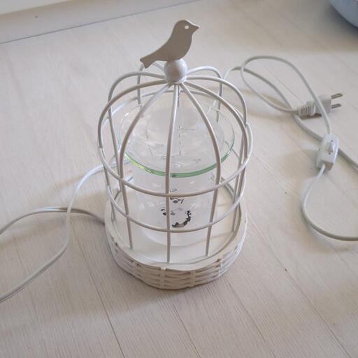 鳥かごの形のアロマランプ