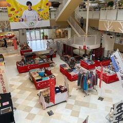 イズミヤ神戸玉津店におけるトルコフェアの搬入搬出作業の画像