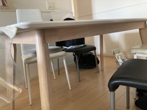 美品　ダイニングテーブル４人用