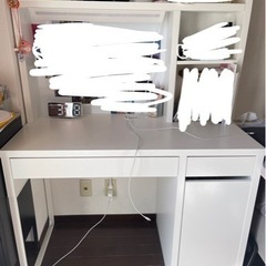 IKEA デスクdesk + IKEAランプ　+  IKEA アラームの画像