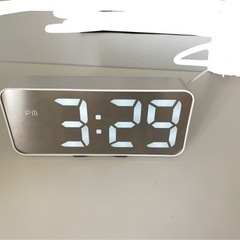 IKEA デスクdesk + IKEAランプ　+  IKEA アラームの画像
