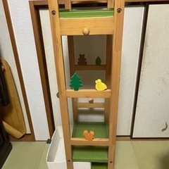森の可愛い子供用収納箱付きハンガーラックの画像