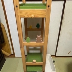 森の可愛い子供用収納箱付きハンガーラックの画像