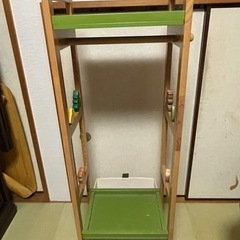 森の可愛い子供用収納箱付きハンガーラックの画像