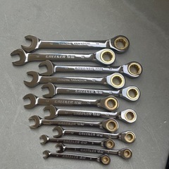 8000⬇️7000。  工具　ラチェット付きなのでとても便利です　　
