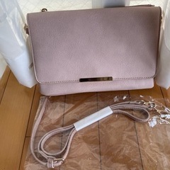 リエンダ　肩掛けポシェット　淡いピンク色