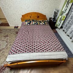 ダブルベッド（マットレス付き）収納付きの画像