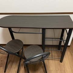 カウンターテーブル　イス二脚