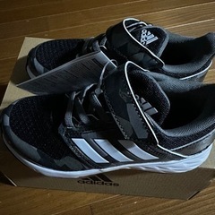 adidas 新品　18.0cm