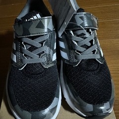 adidas 新品　18.0cmの画像