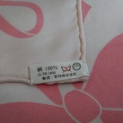 ◆【NINA RICCI＊スカーフ♪】　　《シルク/１００%・日本製》　　　※ピンク系/花柄。の画像