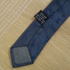 ◆【未使用】〔ネクタイ〕①　　《 Cantini ・ FIRENZE / MADE IN ITALY 》  　●お色/青紫系,　ゴルフ柄。　　の画像