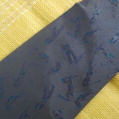 ◆【未使用】〔ネクタイ〕①　　《 Cantini ・ FIRENZE / MADE IN ITALY 》  　●お色/青紫系,　ゴルフ柄。　　の画像