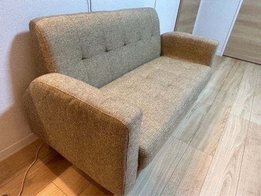2人掛けソファ　ベージュ　クッション2個付き