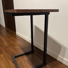 サイドテーブルの画像