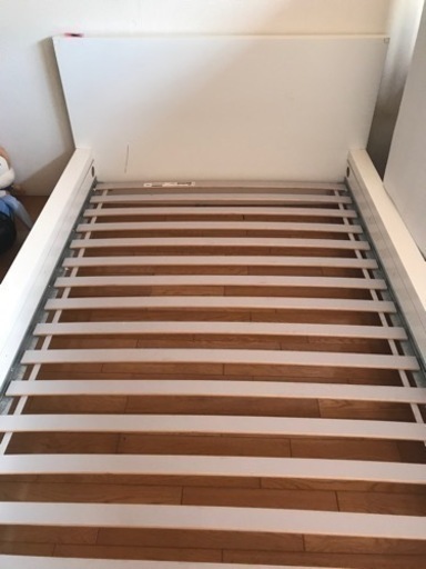 セミダブルベッド　semi double bed 