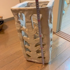中古品、陶器の傘立ての画像