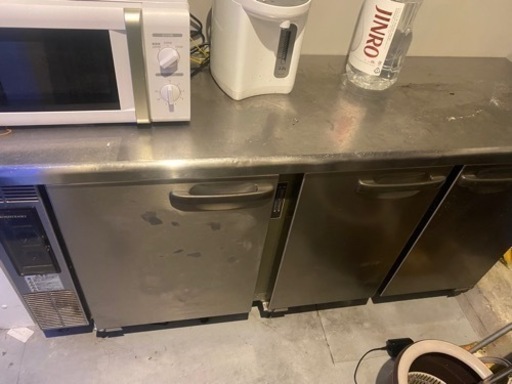 業務用冷蔵庫　ホシザキ　コールドテーブル3ドアタイプ