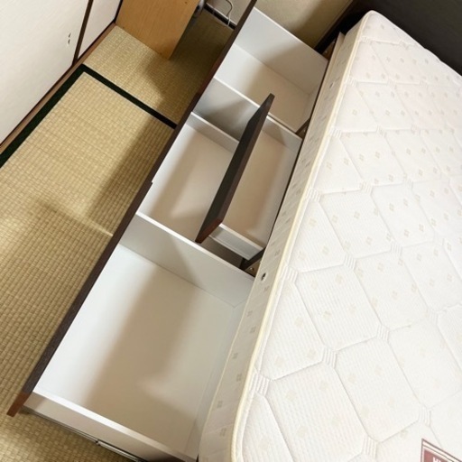 値下げ！収納、引き出し付きベッド　セミダブルベッド　ボンネルコイルマットレス