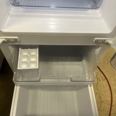 【付け替え両開き】2021年製　SHARPノンフロン2ドア冷蔵庫152L/ホワイトの画像