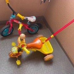 自転車と本の画像