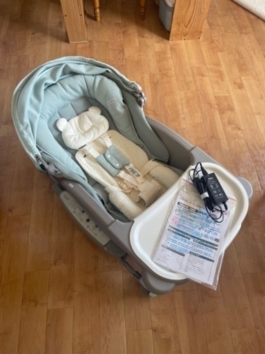 アップリカ　ユラリズムオート　プレミアム　ピスタチオグリーン