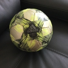 アディダス  adidas サッカーボール　SIZE5の画像