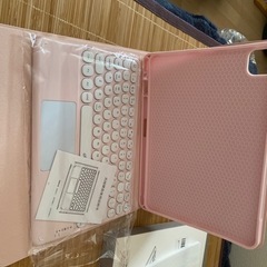 iPadPro11 第2世代 2020年型 キーボード ケース タッチパッド搭載 可愛い 丸型キー iPad Pro 11 インチ 2018年型 アイパッド プロ11 キーボード付き カバー マウス機能 ペンホルダー付き Apple Pencil 収納 (Pro11(2018/2020), ピンク)の画像