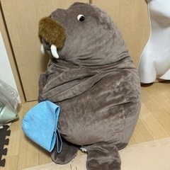 大きなセイウチのぬいぐるみ