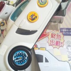 光る 音がなるパトカー おもちゃ の画像