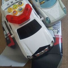 光る 音がなるパトカー おもちゃ 