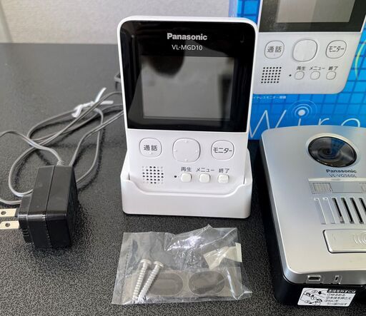 ■ワイヤレステレビドアホン ■Panasonic / VL-SGD10L ■シルバー / ホワイト ■ワイヤレスモニター親機 / ワイヤレス玄関子機 / 充電台 全て揃ってます ■付属品 / 説明書 ■美品中古