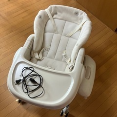 電動ベビースイングラック（ハイローチェア）