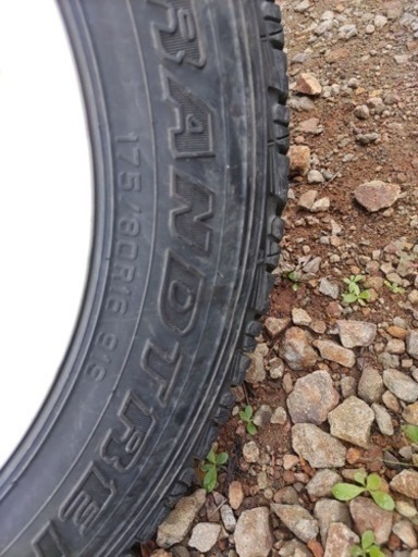 ジムニーja11にはいていました。175/80r16