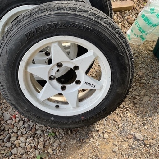 ジムニーja11にはいていました。175/80r16