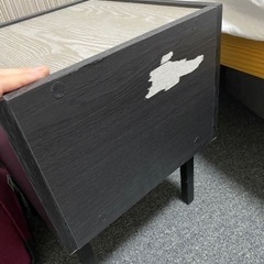 ベッドサイドテーブルの画像