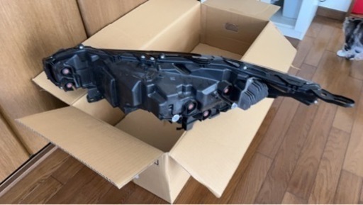 トヨタ　ハリアー　ヘッドライトユニットASSY(右側)