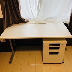 キャビネット付き　事務机セット　PLUS製　ホワイト