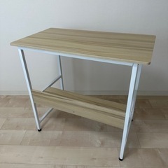 机　デスク　コンピューターデスク　白の画像