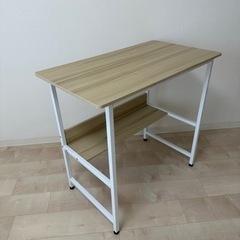 机　デスク　コンピューターデスク　白の画像